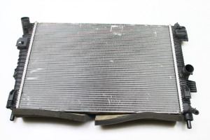Ford Focus (2011–2018) Cooling radiator 8V618005CA - 2