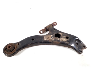 TOYOTA Previa (2000–2006) Querlenker vorne 48068-58010 - 2
