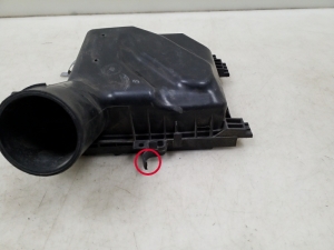  The upper part of the air filter housing 
