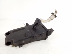  Windscreen washer tank front 