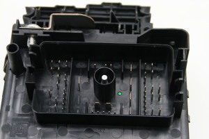 Opel Astra J (2009–2017) Kaitsmekarbi korpus kapoti all 13302309 - 3