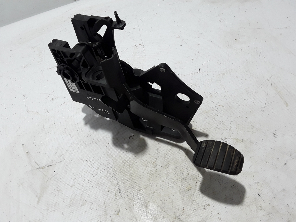 RENAULT Twingo 3 generation (2014-2023) Brake Pedal 465014775R 22452952