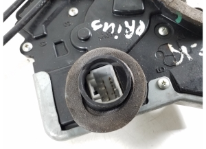 TOYOTA Prius W20 (2003–2011) Front door lock 69040-47070 - 2