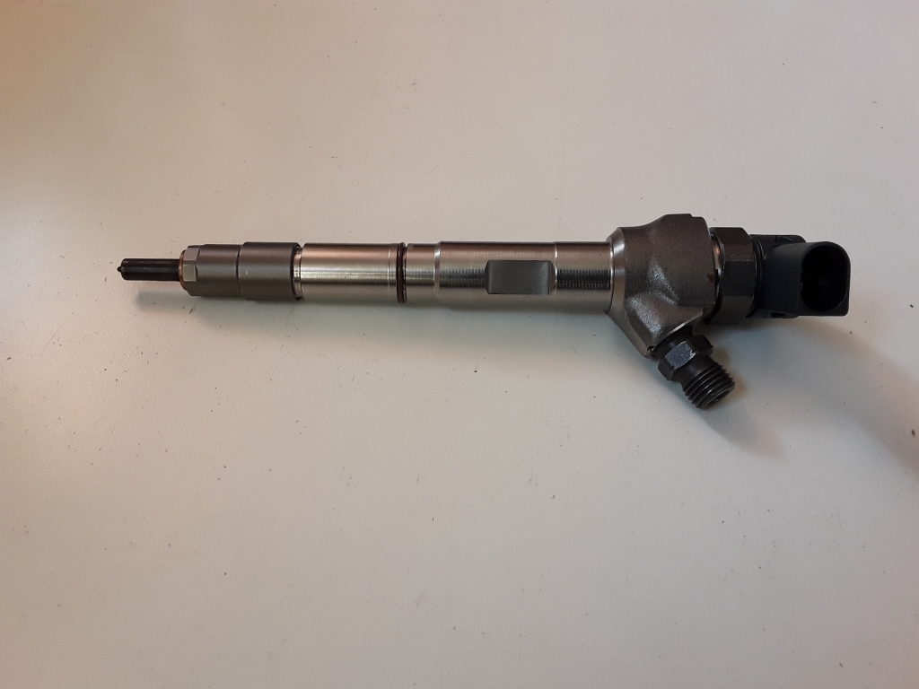Used Volkswagen Tiguan Fuel injector 04L130277AC