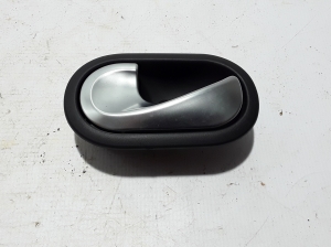   Poignée intérieure de porte arrière  -  