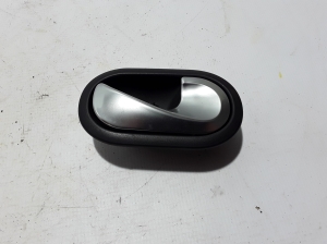   Poignée intérieure de porte arrière  -  