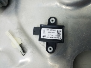 Mercedes Benz S-Class 221 (2005–2013) Aizmugurējo durvju logu pacēlājs A2217300246 - 2