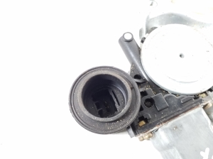 TOYOTA RAV 4 A2 (2000–2005) Priekšējo durvju logu pacēlājs un tā daļas - 3
