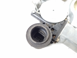 TOYOTA RAV 4 A2 (2000–2005) Priekšējo durvju logu pacēlājs un tā daļas - 3