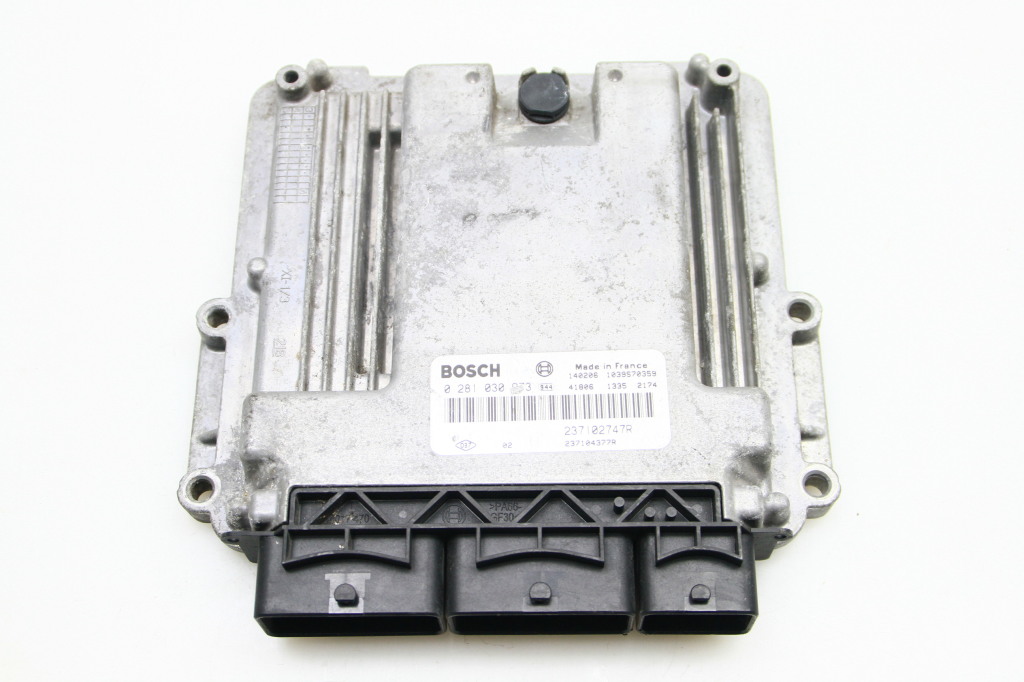 RENAULT Clio 4 generation (2012-2020) Moottorin ohjausyksikkö ECU 237102747R 24472273