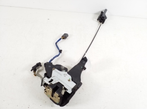 TOYOTA RAV 4 A2 (2000–2005) Rear side door lock 69330-42060 - 2