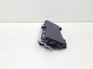  Airbag underfoot 