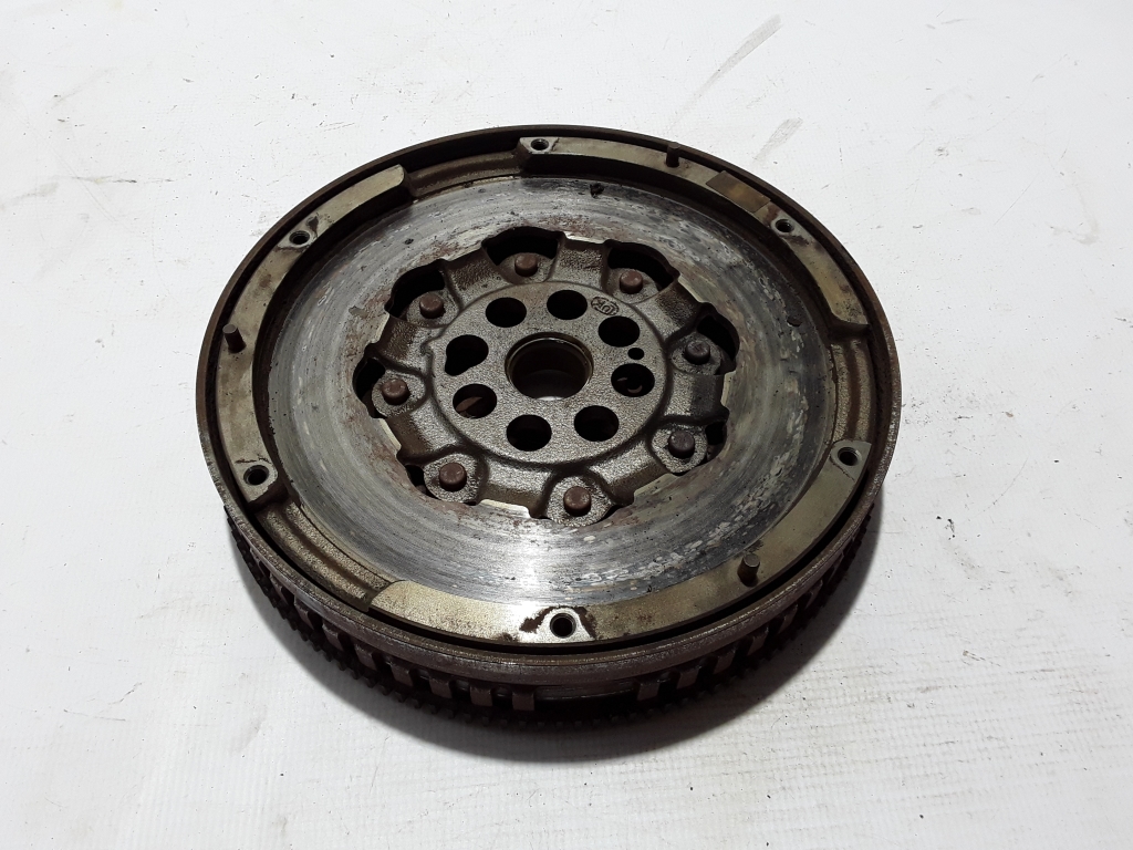 Used RENAULT Trafic Clutch flywheel 123107183R