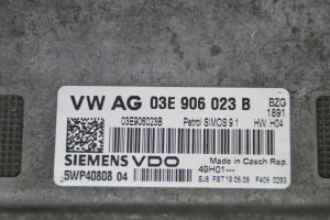 Skoda Fabia MK 2 (2007–2014) Motorsteuergerät 03E906023B - 3