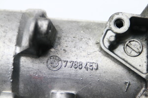 BMW 5 SERIES E60 (2003–2010) Ölfiltergehäuse 7788453 - 2