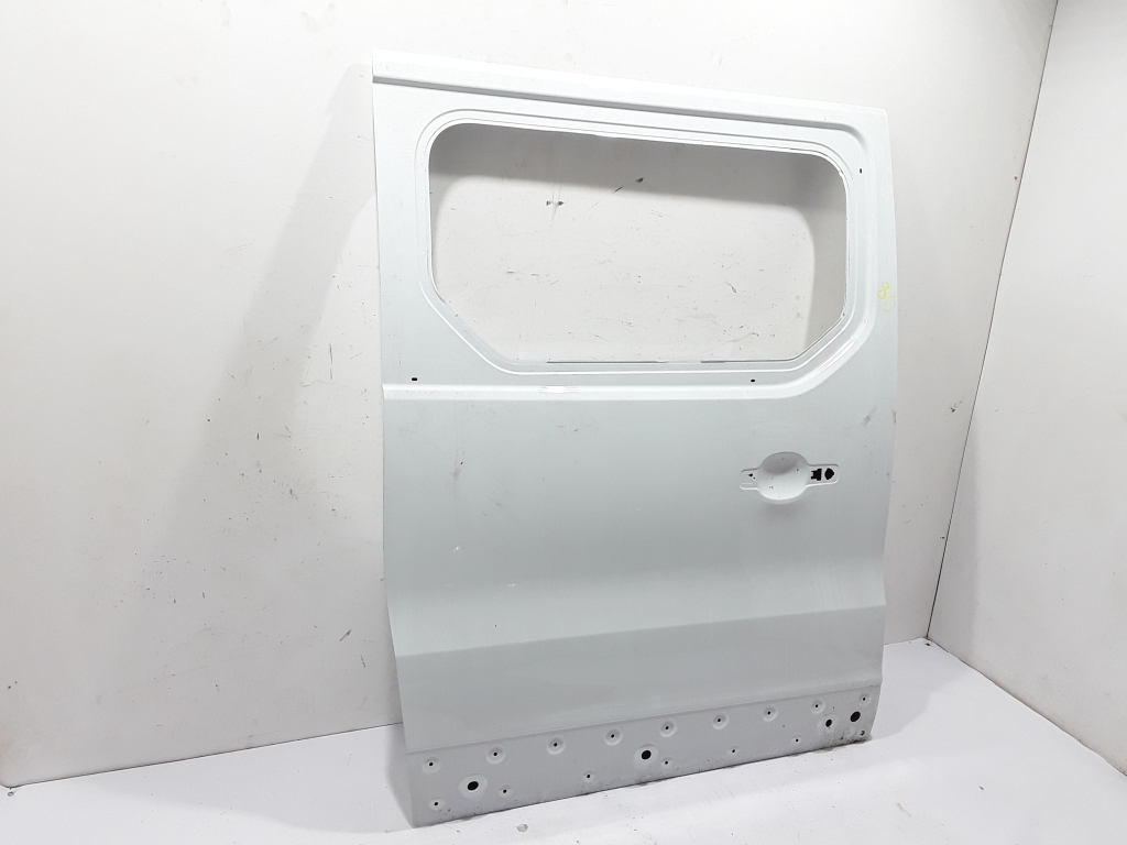 Used RENAULT Trafic The doors are sliding 821002409R