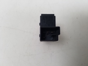 Volkswagen Jetta (1999–2005) Schalter Tankklappenentriegelung 1J0959833A - 2