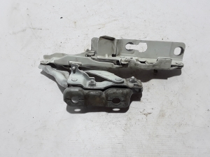  Engine cover hinge 