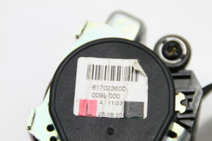 Opel Astra J (2009–2017) Front seat belt 13297088 - 3