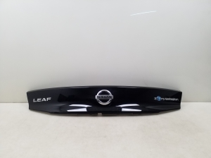 Trunk lid molding - 908105SH0A