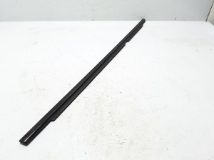 Aizmugurējo sānu durvju stikla ārējā līste - A1667354200