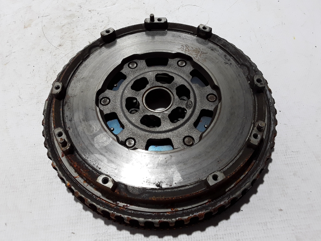 Used RENAULT Captur Clutch flywheel 123104345R