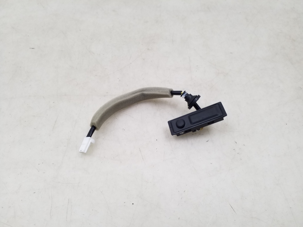 Used NISSAN Juke Trunk opening switch