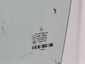 Mercedes Benz E-Class W207 (2009–2017) Esiukse klaas A2077250300 - 2