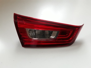 Tail light on trunk lid - P9373