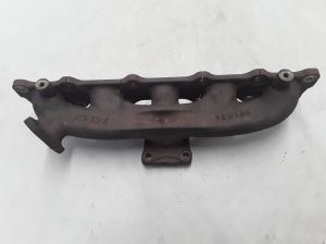  Exhaust manifold 