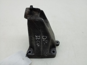   Engine holder 