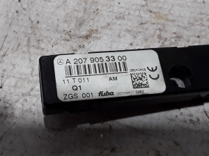 Mercedes Benz E-Class W207 (2009–2017) Antenas pastiprinātājs A2079053300 - 3