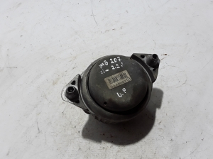 Mercedes Benz E-Class W207 (2009–2017) Engine mount A2042404717 - 3
