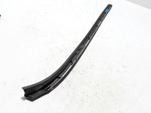  Windscreen strut outer 