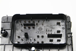 Volkswagen Passat B7 (2010–2014) Kaitsmekarp salongis 3C0937125A - 3