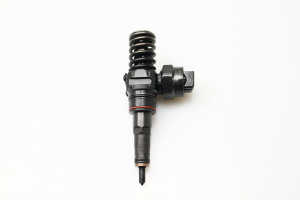 Fuel injector - 038130073AA