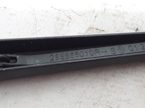  Windshield wiper blade 