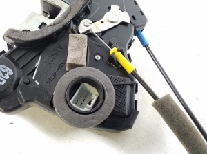 TOYOTA Corola Verso R1 (2004–2009) Front door lock 69030-02162 - 2