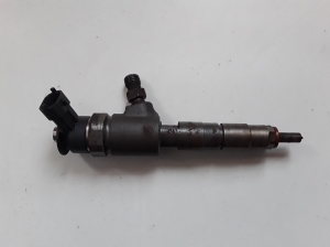  Fuel injector 