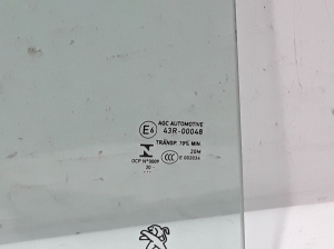 Peugeot 2008 P24 (2019–2026) Aizmugurējo sānu durvju stikls 9825586480 - 2