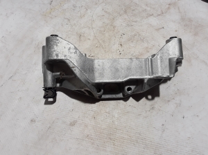  Engine holder 