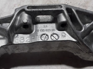  Engine holder 