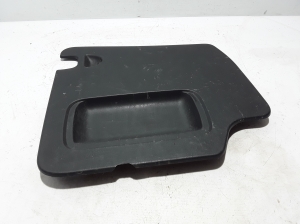   Other tailgate part  - 909001140R 