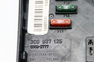Volkswagen Passat B7 (2010–2014) Kaitsmekarp salongis 3C0937125 - 2