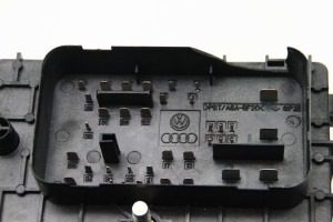 Volkswagen Passat B7 (2010–2014) Kaitsmekarp salongis 3C0937125 - 3