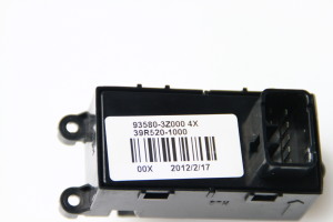 Hyundai i40 (2011–2026) Rear side door window switch 935803Z000 - 3