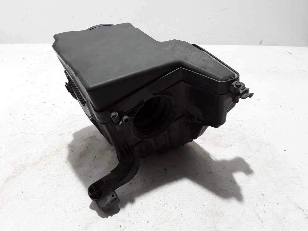 Used VOLVO V50 Air filter housing 31261507