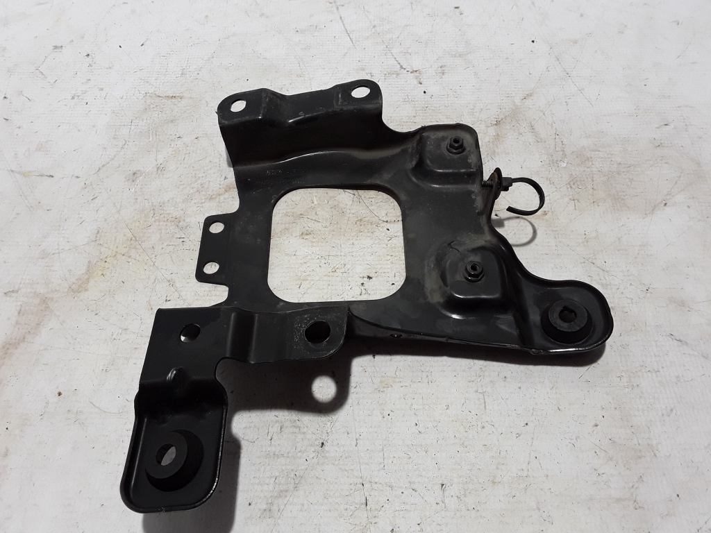 Used VOLVO V50 Air filter housing holder 3M51R6K034AG