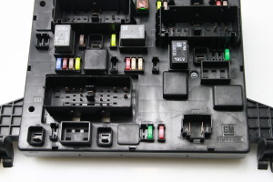Opel Astra J (2009–2017) Kaitsmekarp salongis 13302301 - 2