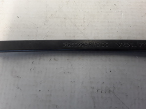  Windshield wiper blade 